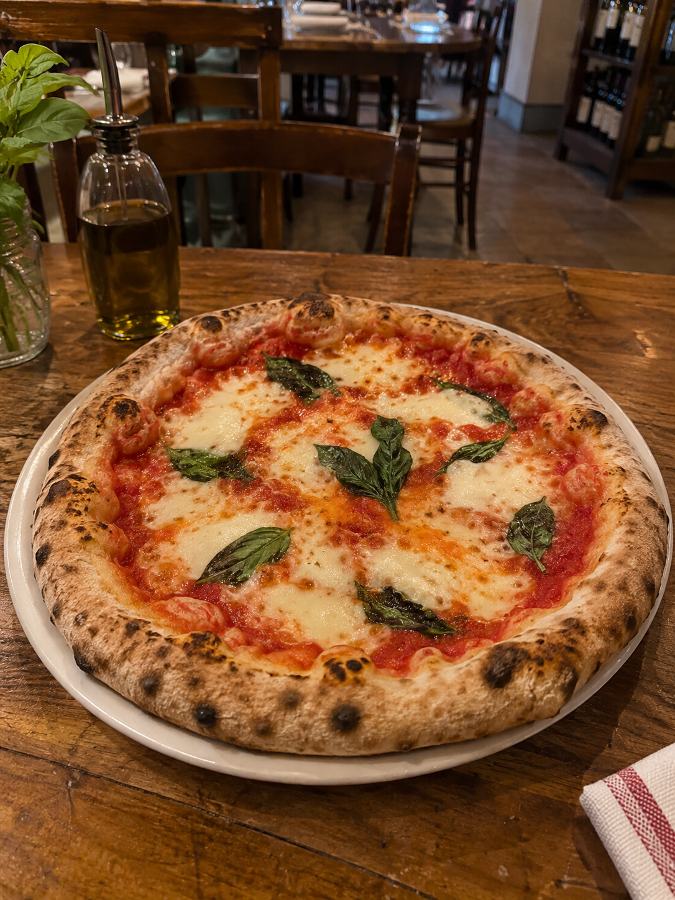 Margherita Pizza vom Smartphone